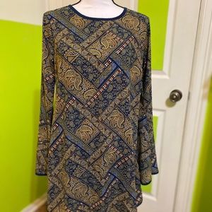 Paisly pattered shift dress with bell sleeves